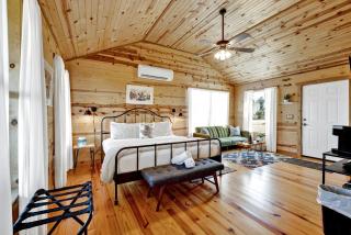Rocky Ridge Cedar Cabin with Hot Tub & Amazing Views - Crabapple - 2