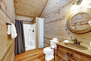 Rocky Ridge Cedar Cabin with Hot Tub & Amazing Views - Crabapple - 1