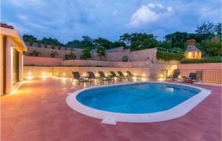 1 Bedroom Gorgeous Apartment In Molunat - 0