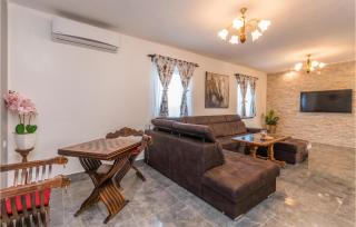 5 Bedroom Nice Home In Miranje - 6