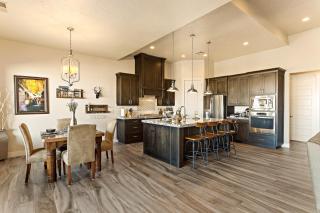 SuiteRetreatsUTAH Elite, Hillside, Hurricane Home, Escape with AMAZING VIEWS - Hurricane - 7
