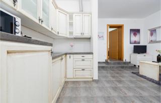 Lovely Apartment In Zadar With Wifi - 5
