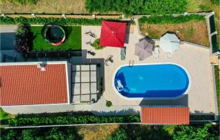 Gorgeous Home In Dograde With Wifi - 1