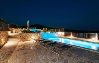 2 Bedroom Beach Front Home In Drage - Drage - 2
