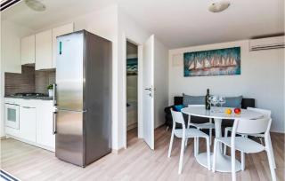 2 Bedroom Gorgeous Home In Drage - 1