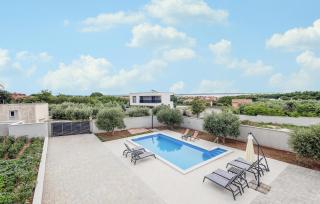 4 Bedroom Gorgeous Home In Vrsi - 9