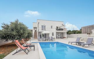 4 Bedroom Gorgeous Home In Vrsi - 1