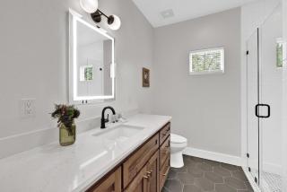 The Grove E with Hot Tub & King Bed - 2 blks to Main - Fredericksburg - 1