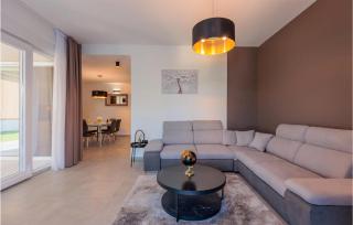 Cozy Home In Vrsi With Wi-Fi - 8