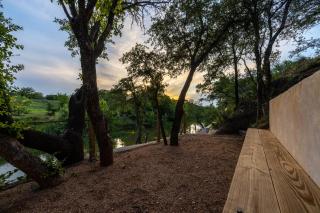 Bluebonnet Waterfront Cottage with Hot Tub - Morris Ranch - 4