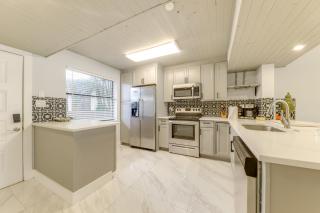 1 Mi to Lantana Beach Canal-View Condo with Pool - 2