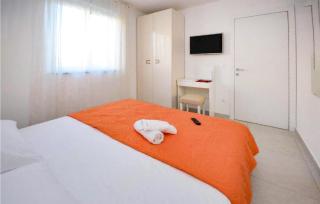 Nice Apartment In Turanj With Wifi - 2