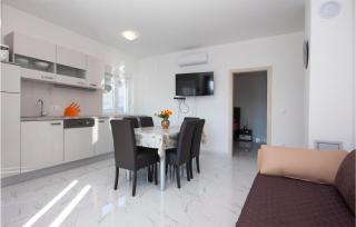 Stunning Apartment In Rogoznica - Rogoznica (Rogosnizza) - 8