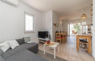 Stunning Apartment In Dobropoljana - 7