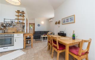 Stunning Apartment In Dobropoljana - 5
