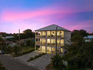 Grand Retreat I! 4BR 5BA Sleeps 15! Private Pool! Luxury and comfort await! - Panama City Beach - 3
