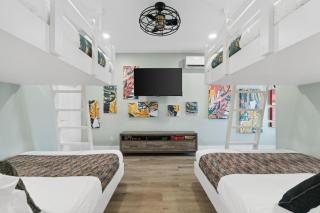 Grand Retreat I! 4BR 5BA Sleeps 15! Private Pool! Luxury and comfort await! - Panama City Beach - 1