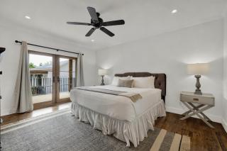 Schubert Inn Combo with Pool - Fredericksburg - 3