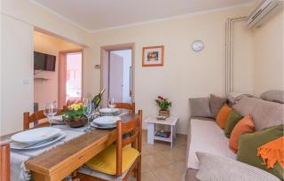 Cozy Apartment In Biograd With Kitchen - 1
