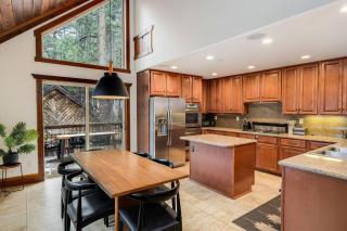 A Stylish Tahoe Retreat, Walk to Lake and Casinos! - 7