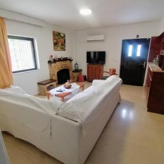 5pax Big Ground Floor apartment - Kyparissia - 4