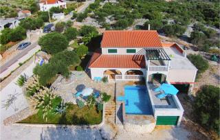 2 Bedroom Beautiful Home In Pozorac - 0
