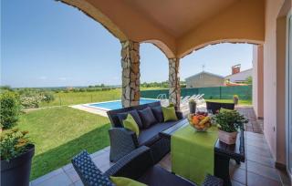 Four-Bedroom Holiday Home In Mihatovici - Rošini - 6