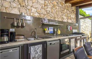 Amazing Home In Koromacno-Brovinje - 8