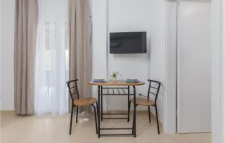 1 Bedroom Nice Home In Peroj - 6