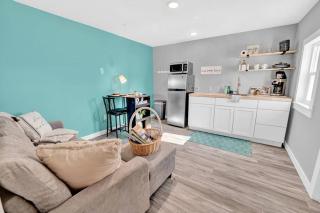 Sunset Dream Minutes from the Beach - Unit 8 - 4