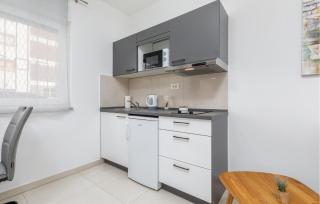 Lovely Apartment In Pula With Wifi - 6