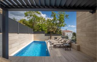 Stunning Apartment In Crikvenica - 1