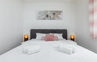 Beautiful Apartment In Pula With Wifi - 9