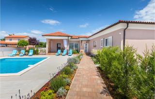 Stunning Home In Pula - Štinjan - 1