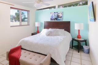 Relax at Artist's Secret Garden, KOI pond & COOL WATER jacuzzi, 4 BIG groups - 3