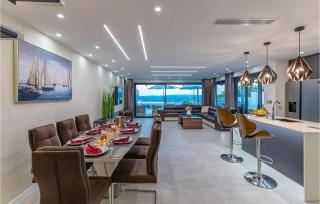 Awesome Home In Crikvenica With Sauna - 8