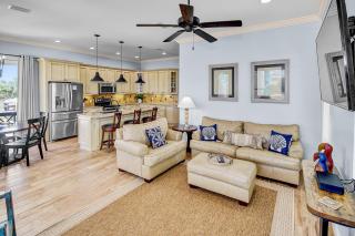 5 Bed, 5 Bath Beach Home/Only a 3 Minute Walk To The Beach! SLEEPS 12 - 9
