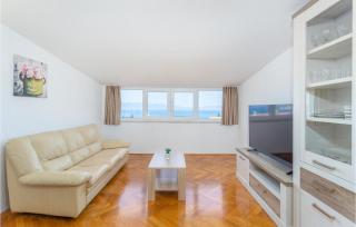 1 Bedroom Amazing Apartment In Malinska - Malinska - 6