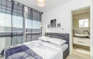 3 Bedroom Beautiful Home In Njivice - 8