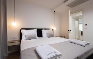 Amazing Apartment In Malinska With House Sea View - 1