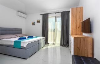 Amazing Home In Bajcici - 3