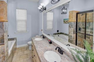 5 Bed, 5 Bath Beach Home/Only a 3 Minute Walk To The Beach! SLEEPS 12 - Panama City Beach - 3
