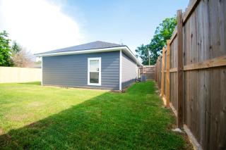 The Little Cozy Grey Home - Gonzales - 4