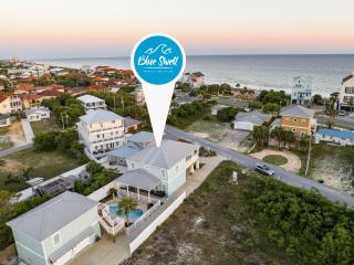 5 Bed, 5 Bath Beach Home/Only a 3 Minute Walk To The Beach! SLEEPS 12 - 8