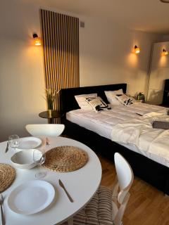 Royal Bed Apartment In The Heart of Warsaw - Warsaw - 0