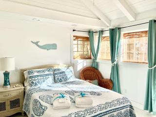 Quaint 2BR/25BA Cottage Nestled Between 30A & Panama City Beach! Sleeps 6! - Panama City Beach - 6