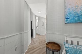 NEWLY RENOVATED! Breathtaking views! Fourth Floor! Pools! Grill! Beach Chairs - Destin - 4