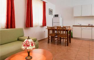 1 Bedroom Nice Apartment In Baska Voda - Baška Voda - 5