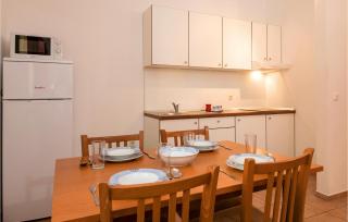 1 Bedroom Nice Apartment In Baska Voda - Baška Voda - 4