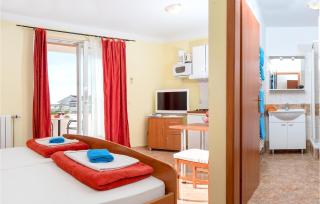 Amazing Apartment In Baska Voda - Baška Voda - 4